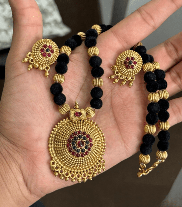 Premium Matte Gold Flower Design Indian Choker Set| Indian Choker Set | Rantai Leher